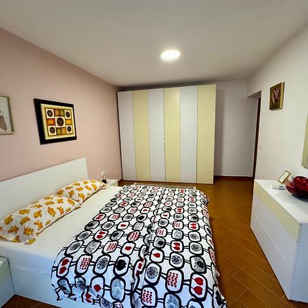 Skerdi'S Apartment - City Center Tirana Esterno foto