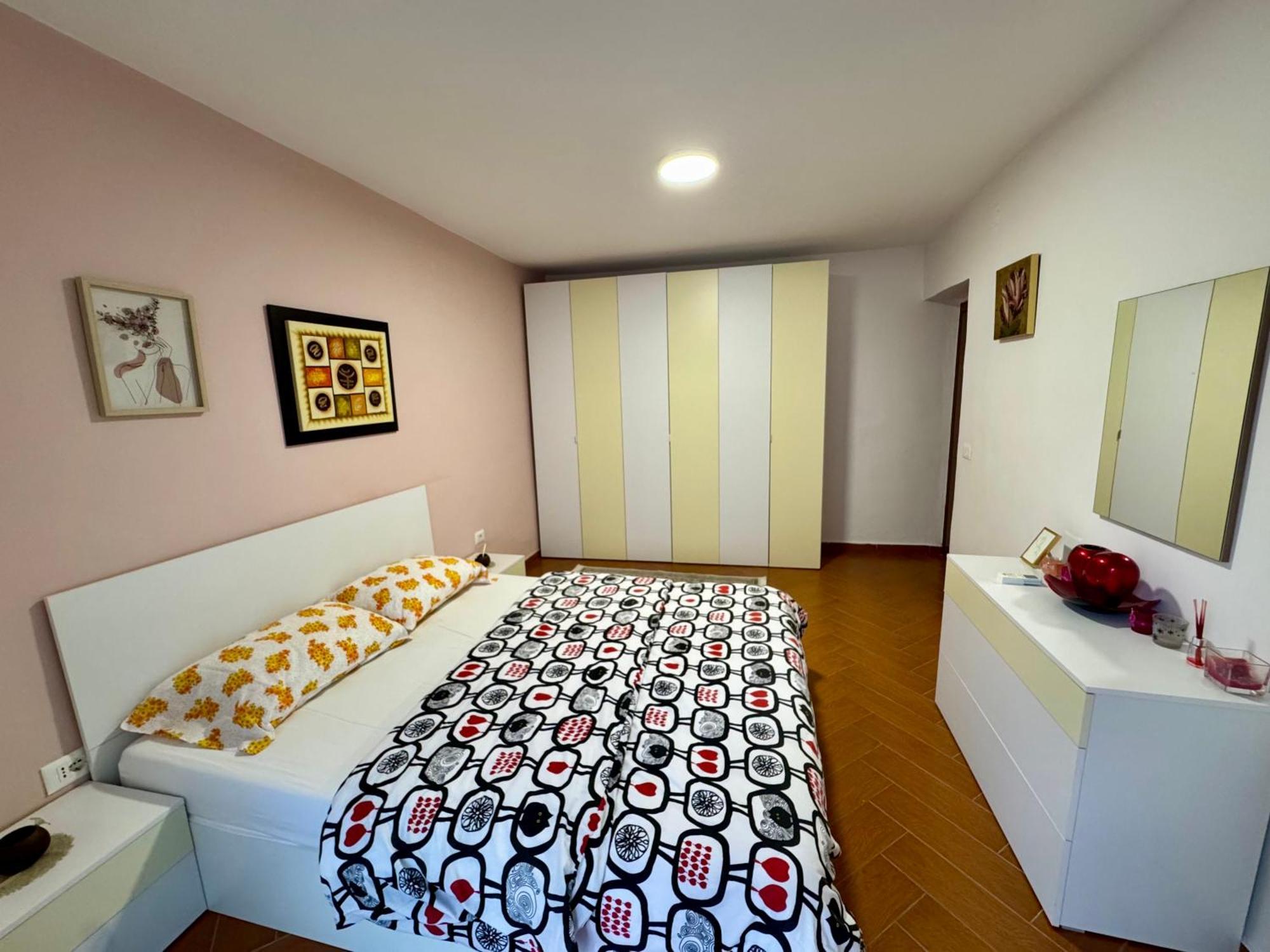 Skerdi'S Apartment - City Center Tirana Esterno foto