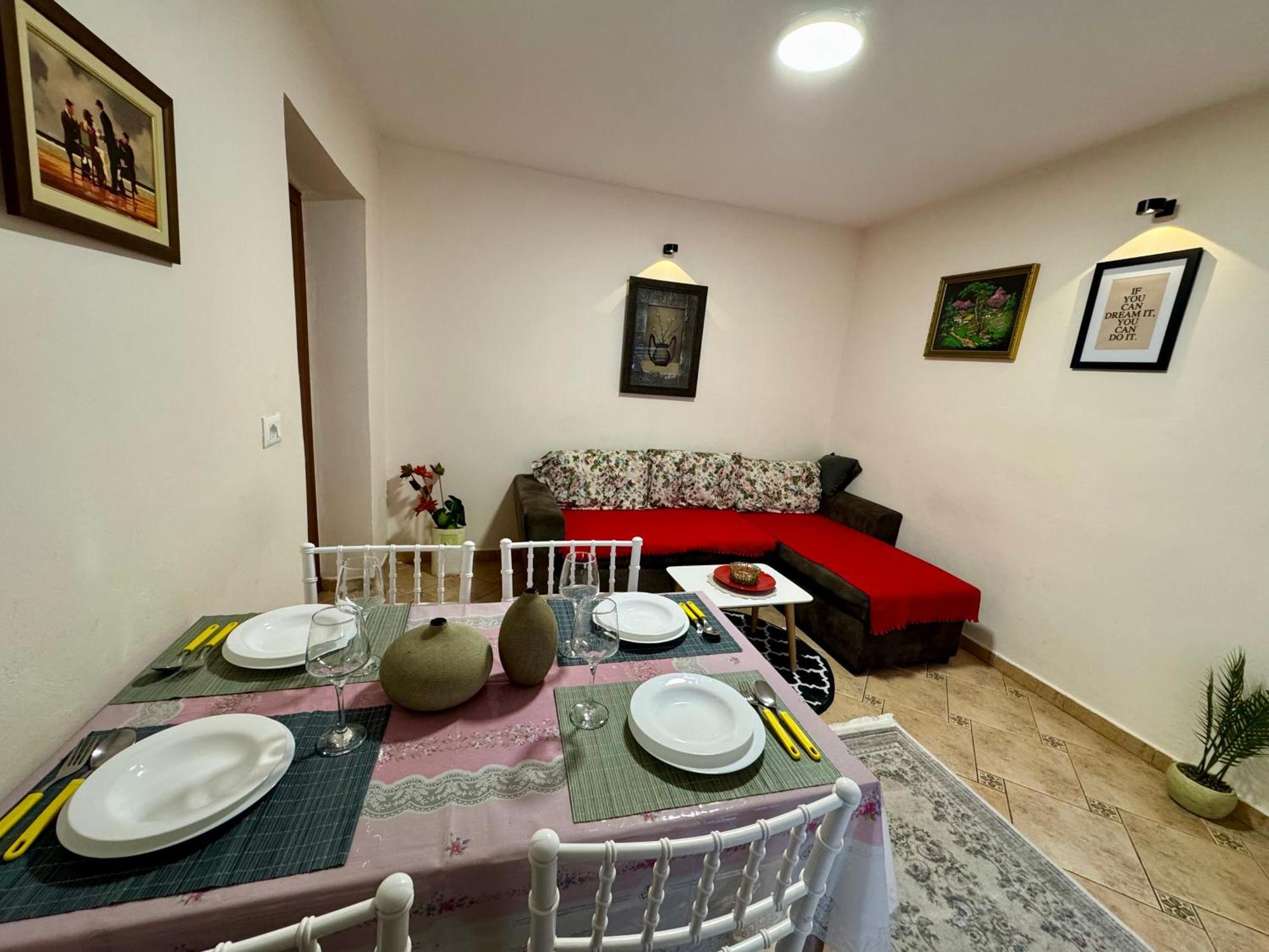 Skerdi'S Apartment - City Center Tirana Esterno foto