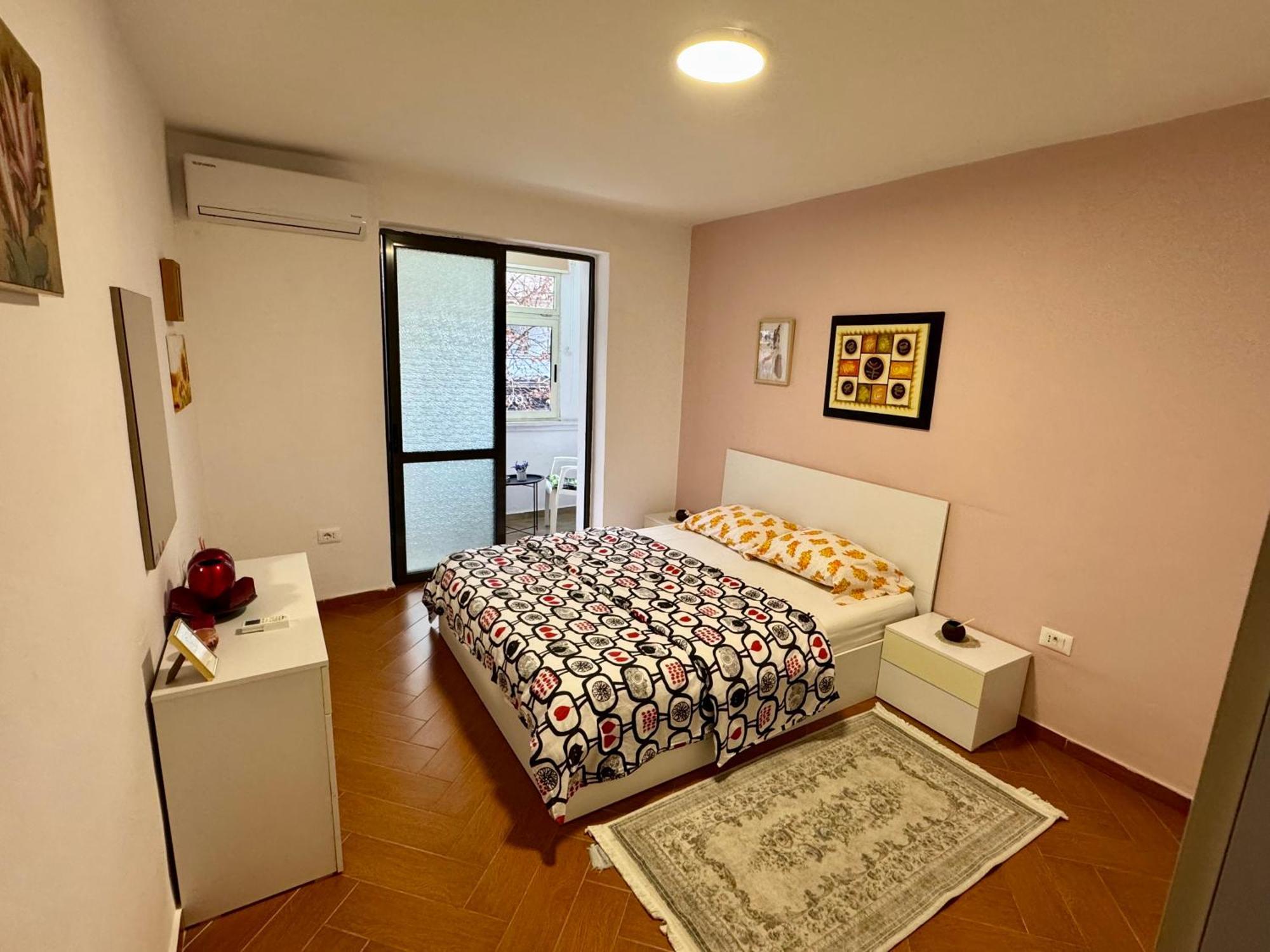 Skerdi'S Apartment - City Center Tirana Esterno foto