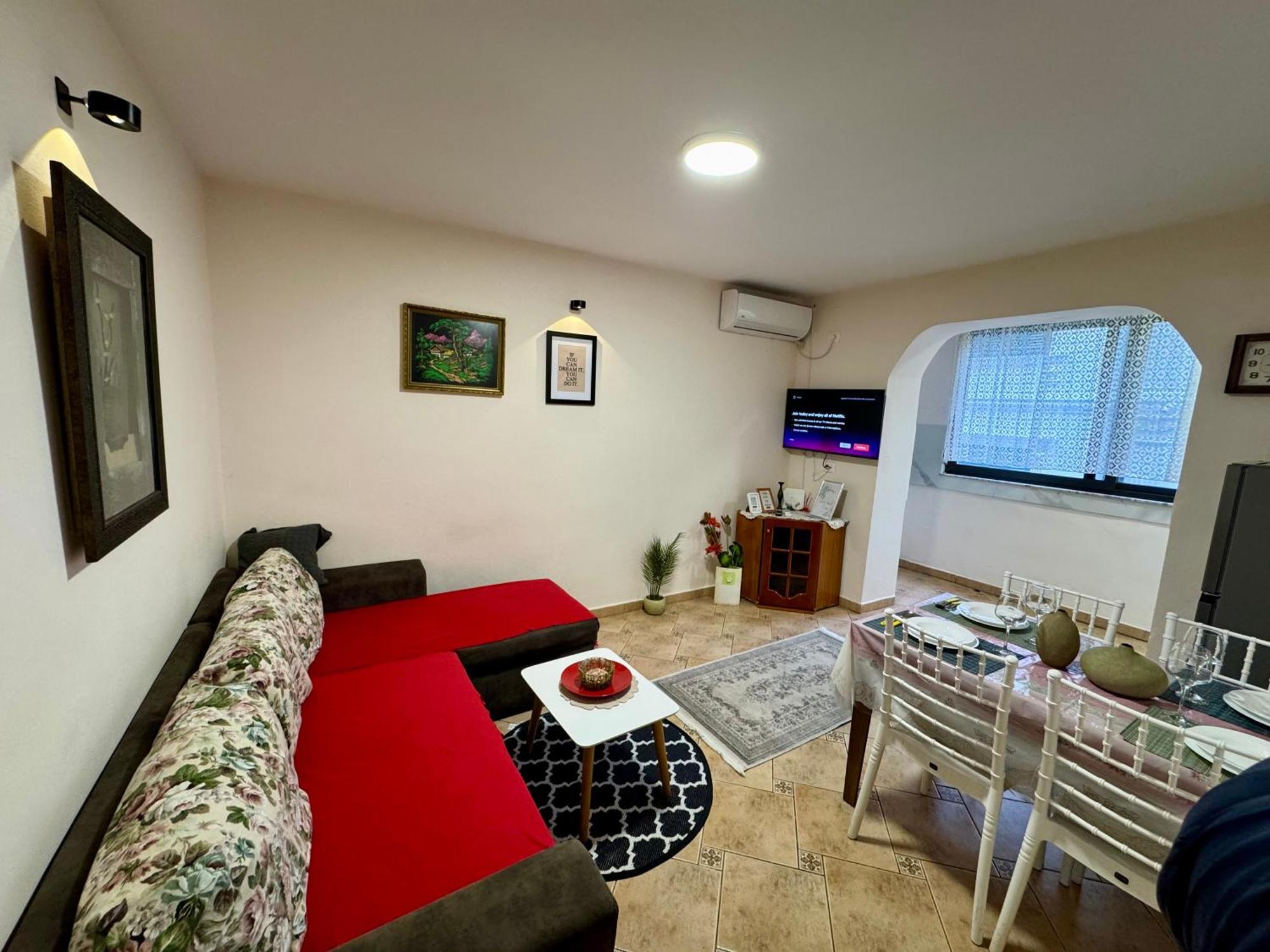 Skerdi'S Apartment - City Center Tirana Esterno foto